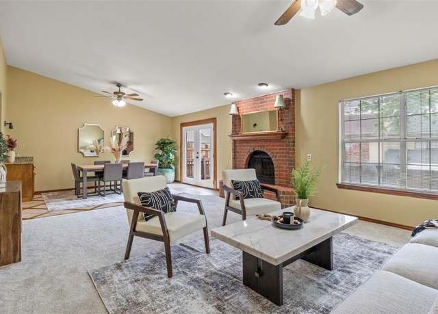 Property at 712 Champion Ct, Garland, TX 75043, 3 beds, 2.5 baths