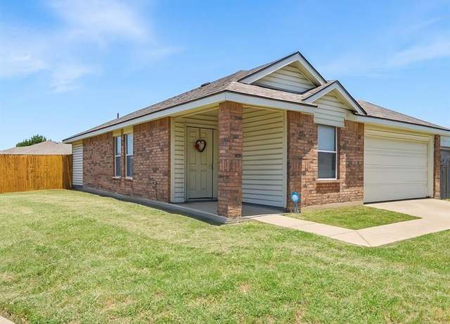 Property at 1421 Royal Meadows Trl, Fort Worth, TX 76140, 3 beds, 2 baths