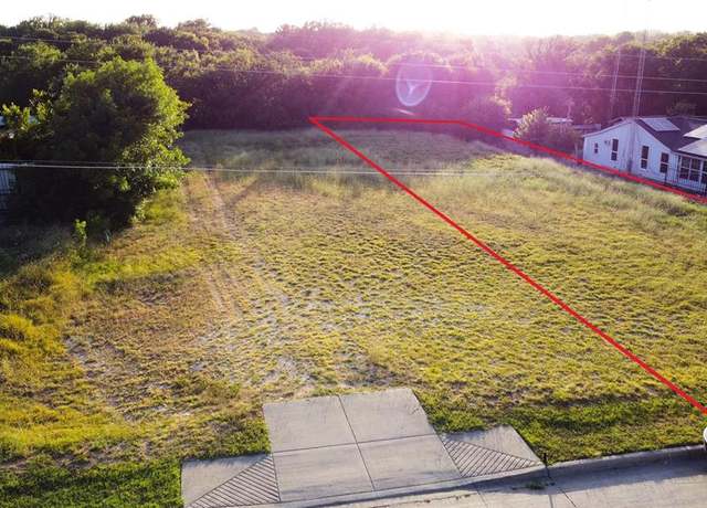 Property at 619 Franklin St, Desoto, TX 75115