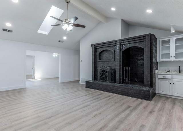 Property at 6209 Monterrey Dr, Fort Worth, TX 76112, 3 beds, 2 baths