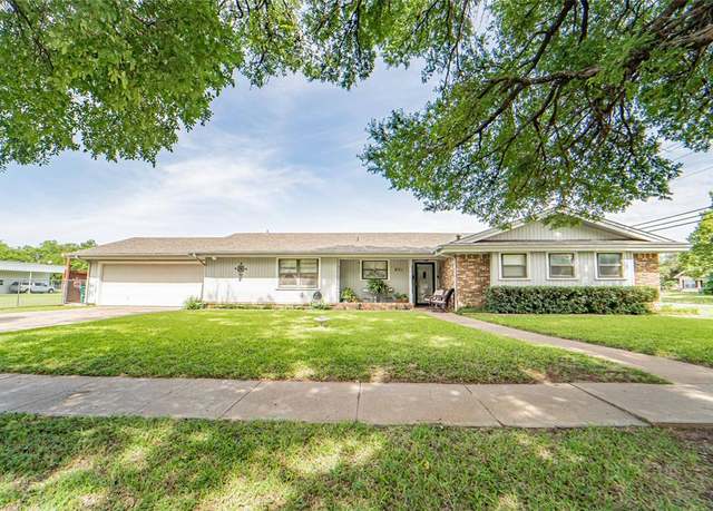 Property at 831 Plum St, Graham, TX 76450, 3 beds, 2 baths