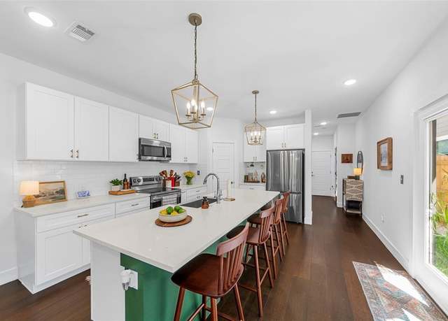 Property at 2340 Starks Ave, Dallas, TX 75215, 3 beds, 2.5 baths