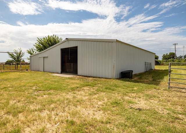 Property at 207 Lazy B Ln, Springtown, TX 76082, 3 beds, 2 baths