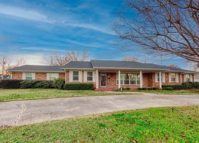 Property at 510 S Irick St, Pilot Point, TX 76258, 4 beds, 2.5 baths