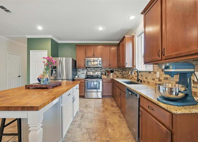 Property at 7732 Anatolian Way, Fort Worth, TX 76131, 3 beds, 2 baths