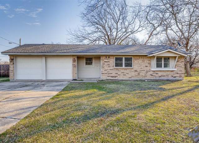Property at 1925 N Ross Ave, Sherman, TX 75090, 3 beds, 2 baths