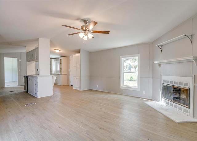Property at 231 Seminole Trl, Weatherford, TX 76087, 3 beds, 2 baths
