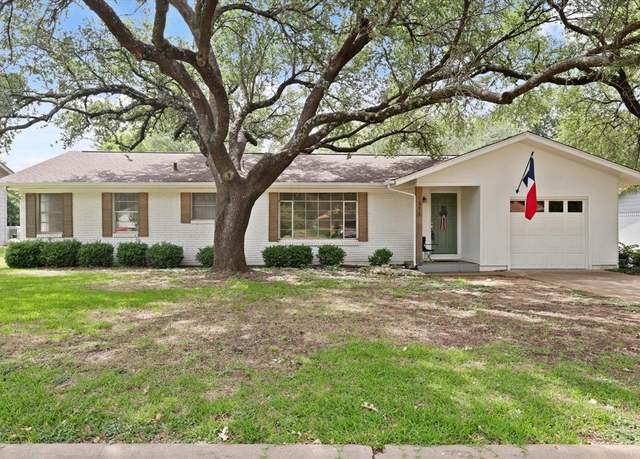 Property at 1211 Greenbriar Ln, Cleburne, TX 76033, 3 beds, 2 baths
