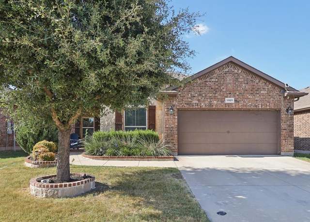 Property at 1925 Capulin Rd, Fort Worth, TX 76131, 4 beds, 2 baths