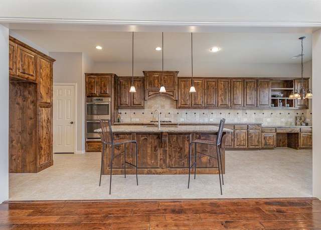 Property at 1017 Fenwick Ln, Forney, TX 75126, 4 beds, 3 baths