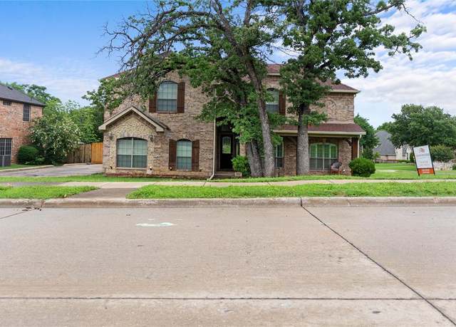 Property at 800 Whitley Ct, Kennedale, TX 76060, 5 beds, 4 baths