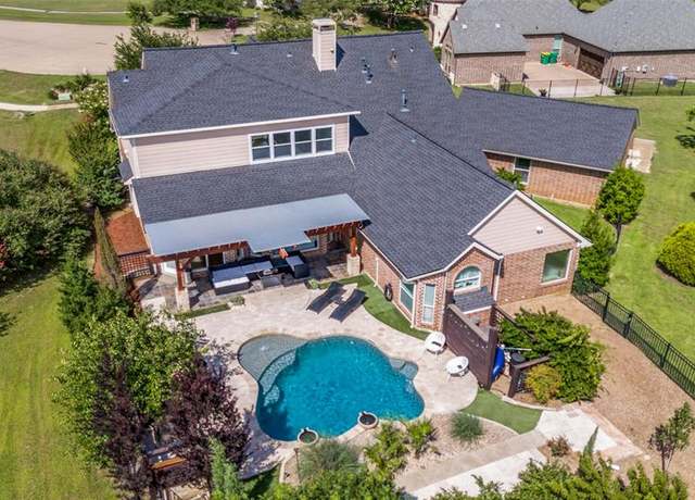 Property at 2227 Janet Ct, Cedar Hill, TX 75104, 4 beds, 5 baths