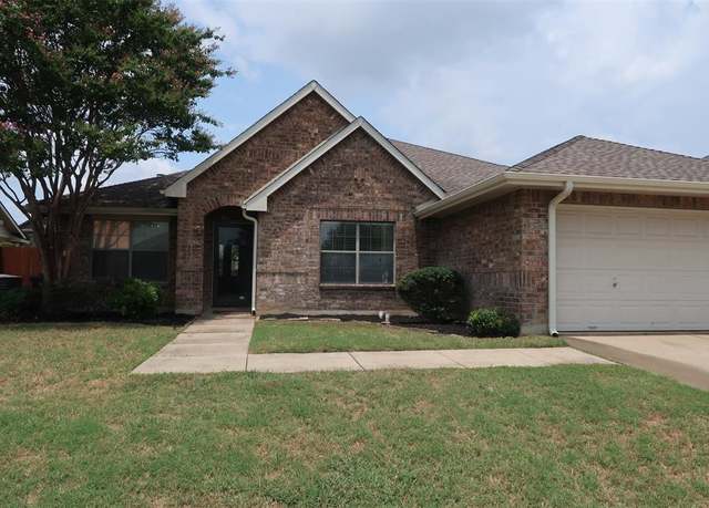 Property at 704 Calender Ct, Fort Worth, TX 76131, 4 beds, 2 baths