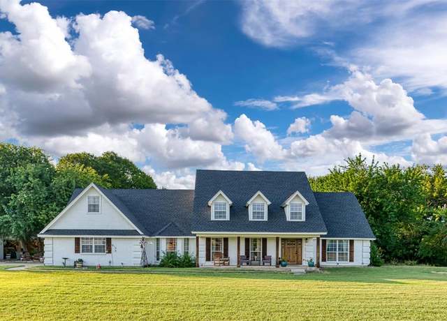 Property at 104 Fossil Ct, Springtown, TX 76082, 4 beds, 3.5 baths