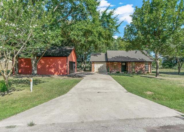 Property at 910 Willow Dr, Wills Point, TX 75169, 3 beds, 2 baths