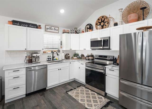 Property at 400 S Cedar St, Leonard, TX 75452, 3 beds, 2 baths
