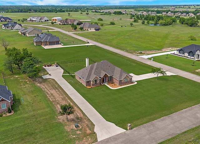 Property at 1099 Tawakoni Ln, Wills Point, TX 75169, 4 beds, 3 baths