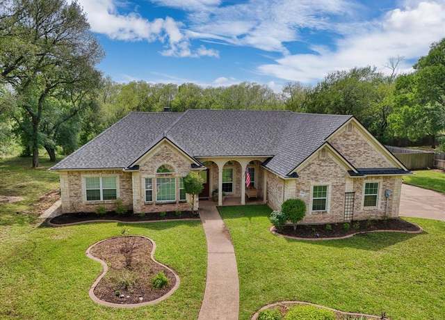 Property at 104 Lost Oaks Dr, Waco, TX 76705, 3 beds, 2.5 baths