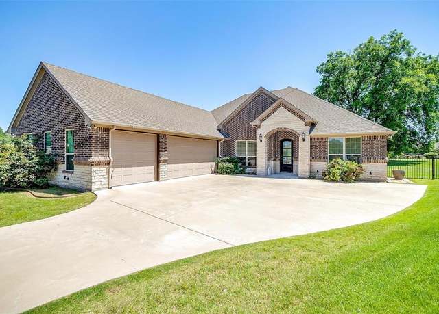 Property at 3201 Steamers Ct, Granbury, TX 76049, 4 beds, 2 baths