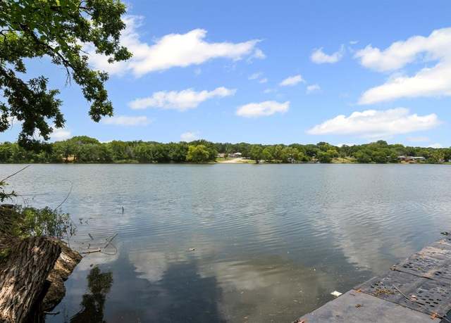 Property at 340 Western Lake Dr, Weatherford, TX 76087, 4 beds, 2.5 baths