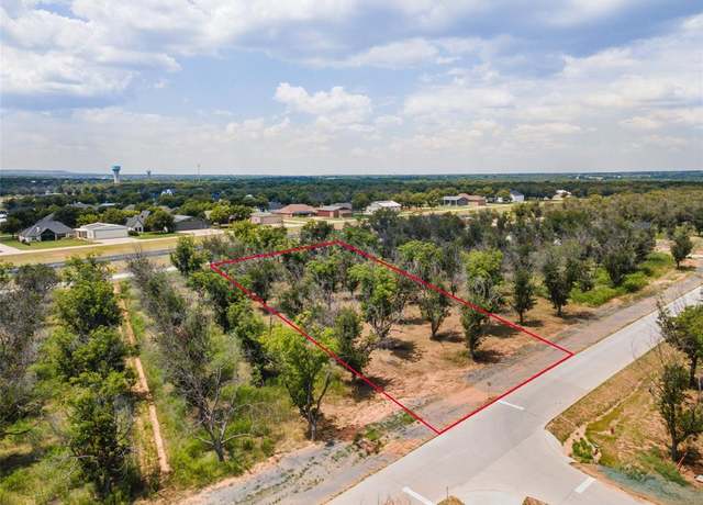 Property at 955 E Landings Dr, Granbury, TX 76049