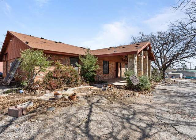 Property at 7410 Ellis Dr, Weatherford, TX 76088, 3 beds, 2 baths