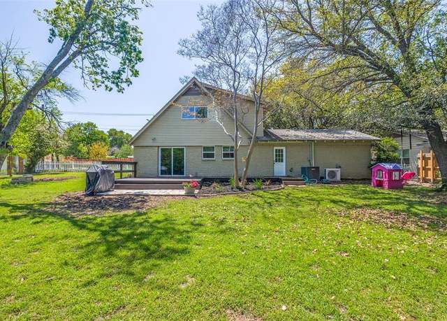 Property at 1223 E Windsor Dr, Denton, TX 76209, 3 beds, 2 baths