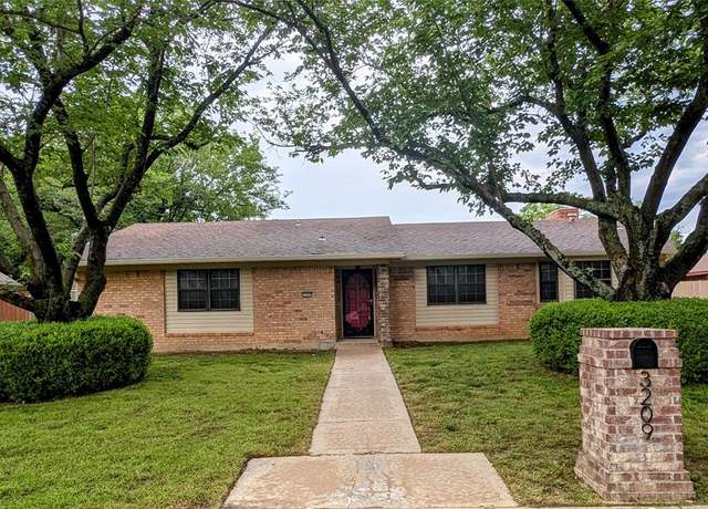 Property at 3209 Mimosa Dr, Sherman, TX 75092, 3 beds, 2 baths