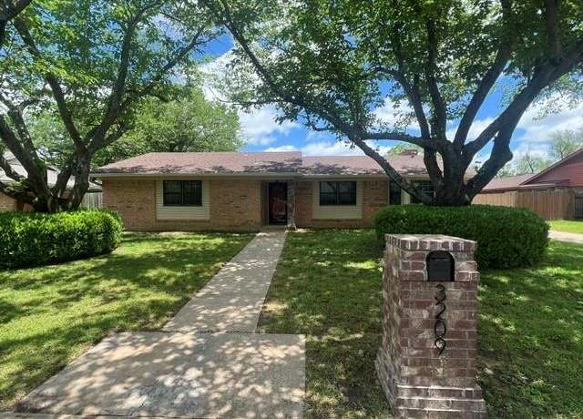 Property at 3209 Mimosa Dr, Sherman, TX 75092, 3 beds, 2 baths