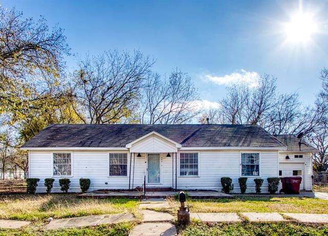 Property at 903 W 8th St, Bonham, TX 75418, 3 beds, 2 baths