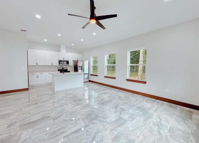 Property at 228 W FM 27, Fairfield, TX 75840, 3 beds, 2 baths