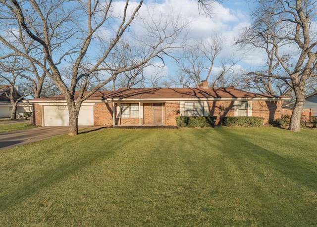 Property at 4506 Cimmaron Trl, Granbury, TX 76049, 3 beds, 2 baths