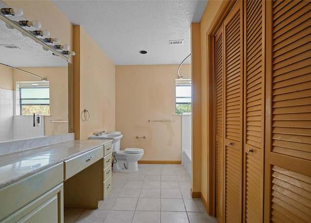 Property at 6113 Springleaf Cir, Fort Worth, TX 76133, 3 beds, 2.5 baths