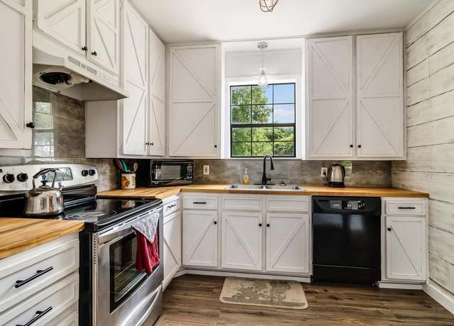 Property at 1501 N Business 45, Corsicana, TX 75110, 5 beds, 4 baths
