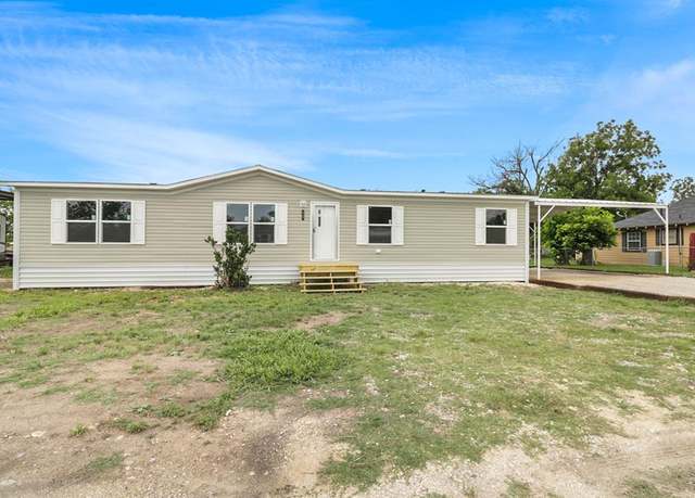 Property at 707 W 8th St, Coleman, TX 76834, 4 beds, 2 baths