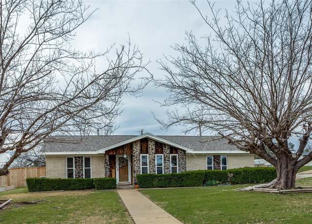 Property at 3800 Brookdale Rd, Benbrook, TX 76116, 3 beds, 2 baths