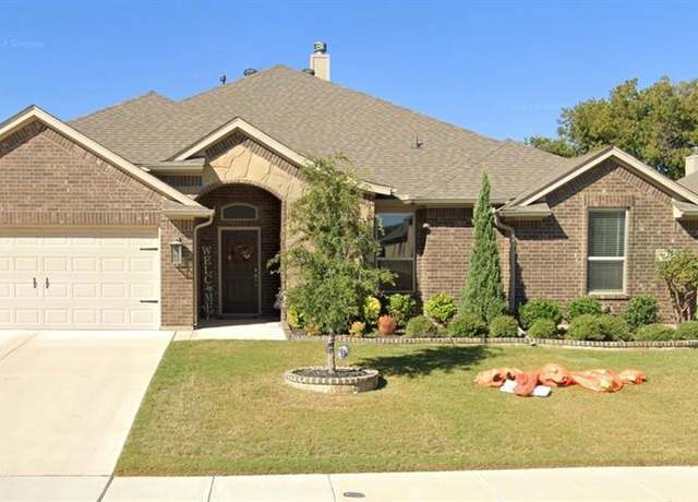 Property at 316 Brinkley Dr, Saginaw, TX 76179, 4 beds, 2 baths