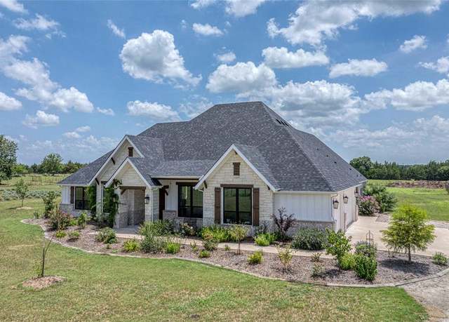 Property at 1061 Oxford Crossing Rd, Van Alstyne, TX 75495, 4 beds, 2.5 baths