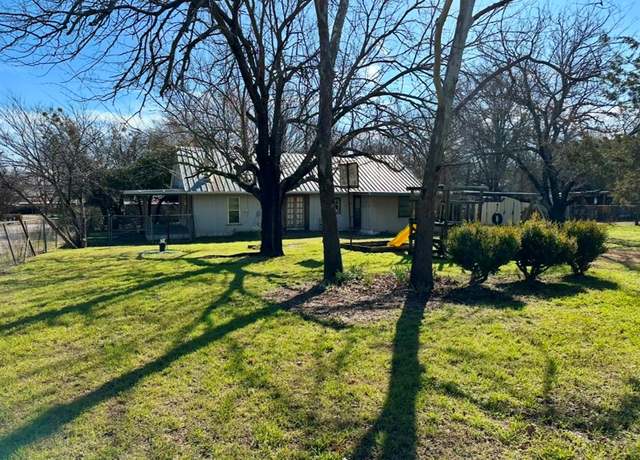 Property at 224 W Lowe Ave, De Leon, TX 76444, 3 beds, 2 baths