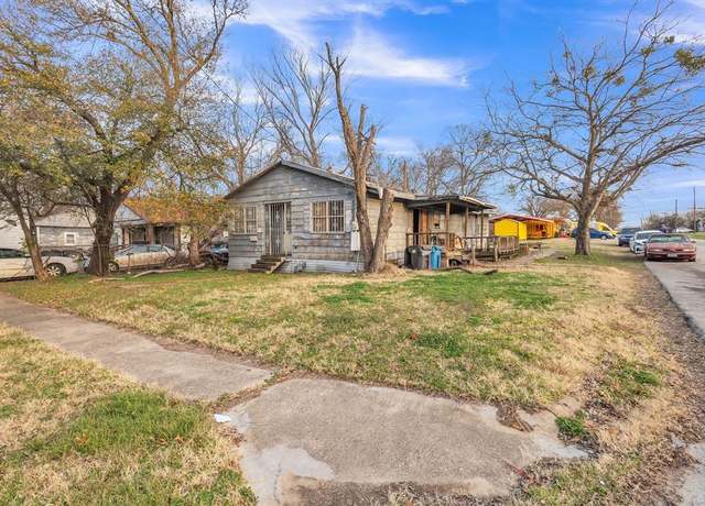 Property at 1401 E 6th Ave, Corsicana, TX 75110, 3 beds, 2 baths