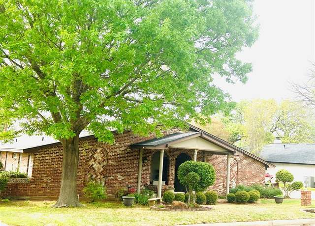 Property at 909 Overhill Dr, Bedford, TX 76022, 5 beds, 2.5 baths
