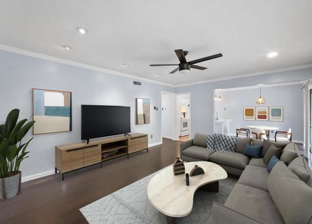 Property at 5856 Sandhurst Ln Unit D, Dallas, TX 75206, 2 beds, 2 baths