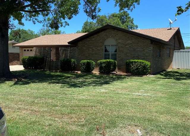 Property at 4410 Rosewood Dr, Brownwood, TX 76801, 3 beds, 2 baths