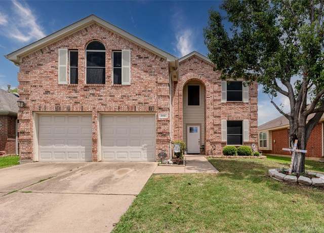 Property at 910 Glenbrook Dr, Grand Prairie, TX 75052, 4 beds, 2.5 baths