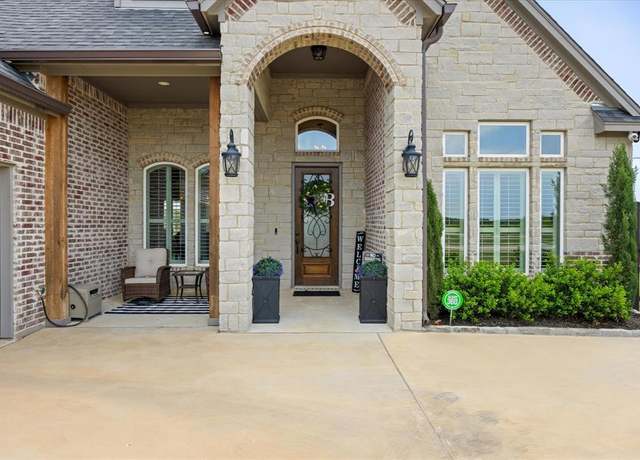 Property at 2141 Vanderbilt Dr, Weatherford, TX 76088, 4 beds, 2.5 baths