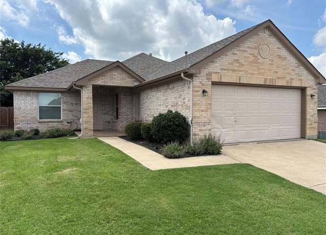 Property at 5905 Pacers Ln, Fort Worth, TX 76179, 3 beds, 2 baths