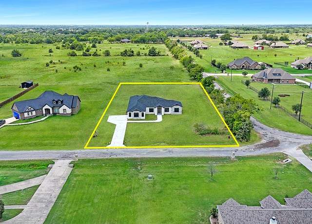 Property at 5176 Horseshoe Ln, Royse City, TX 75189, 3 beds, 2.5 baths