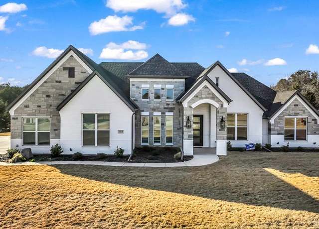 Property at 1825 Oak Bend Trl, Weatherford, TX 76085, 4 beds, 3.5 baths