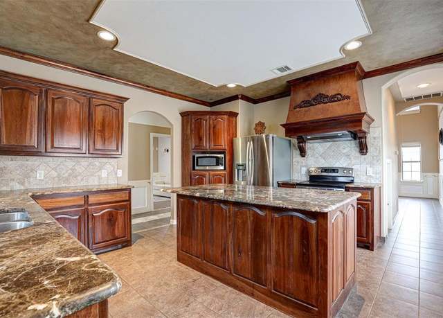 Property at 14124 Rodeo Daze Dr, Fort Worth, TX 76052, 4 beds, 3.5 baths