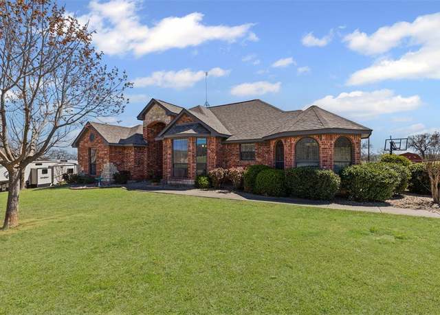 Property at 106 Hedges Cir, Weatherford, TX 76085, 3 beds, 2 baths